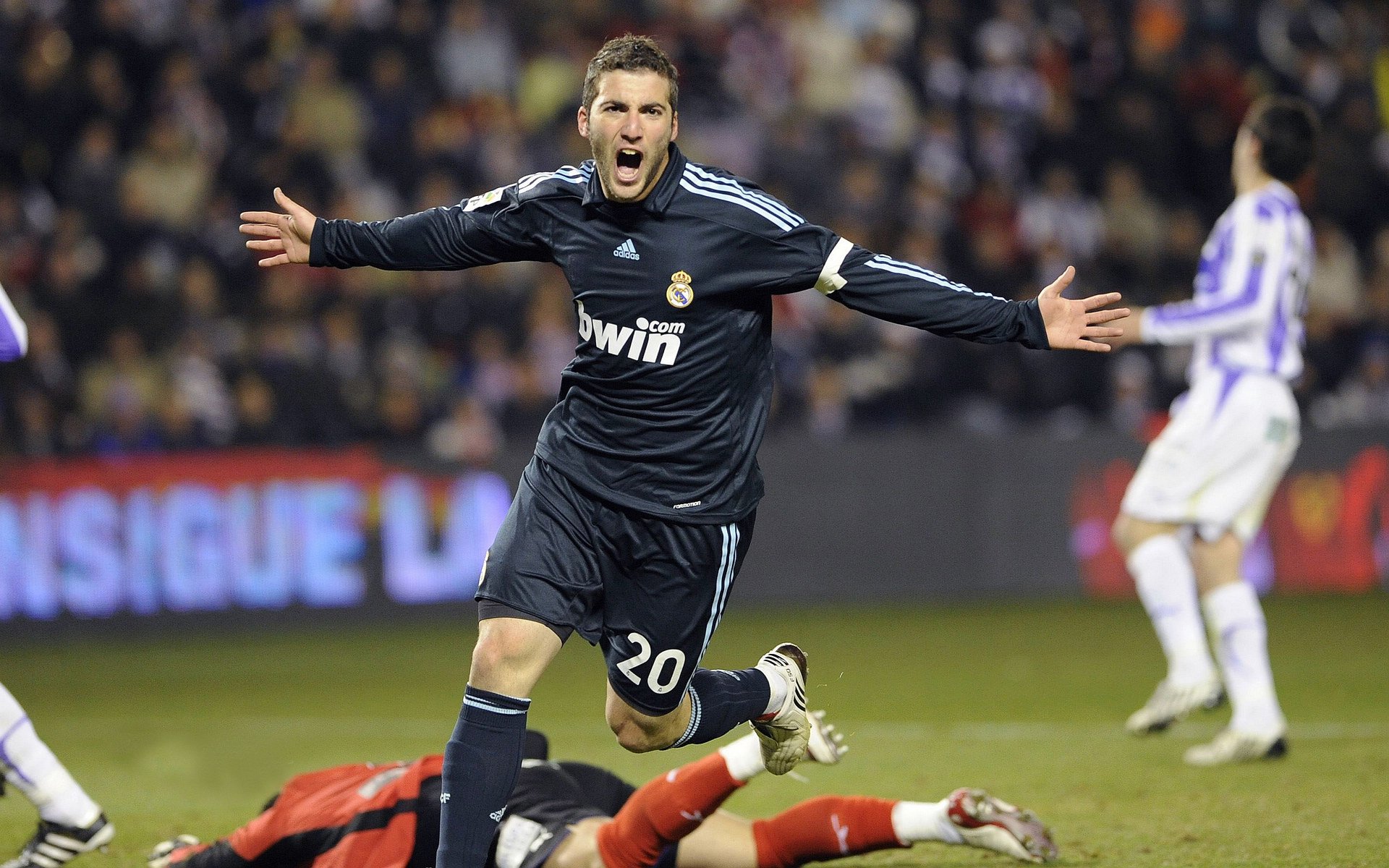 西甲球队通过视觉刺激频率训练优化防守决策反应时间